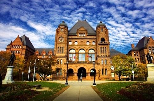 加拿大留学移民http://www.yienvisa.com/ 